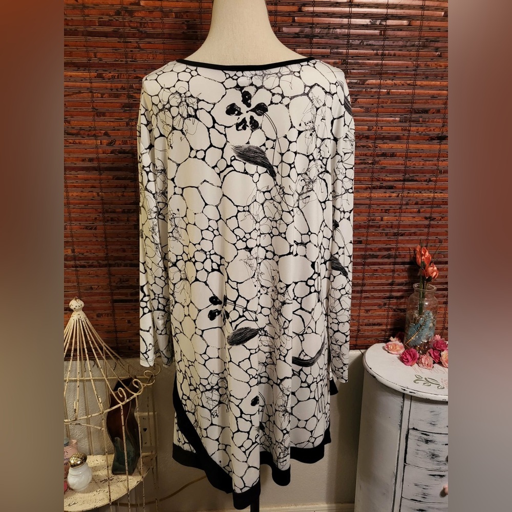 Black and White Floral Women's Top - Picture 3 of 5